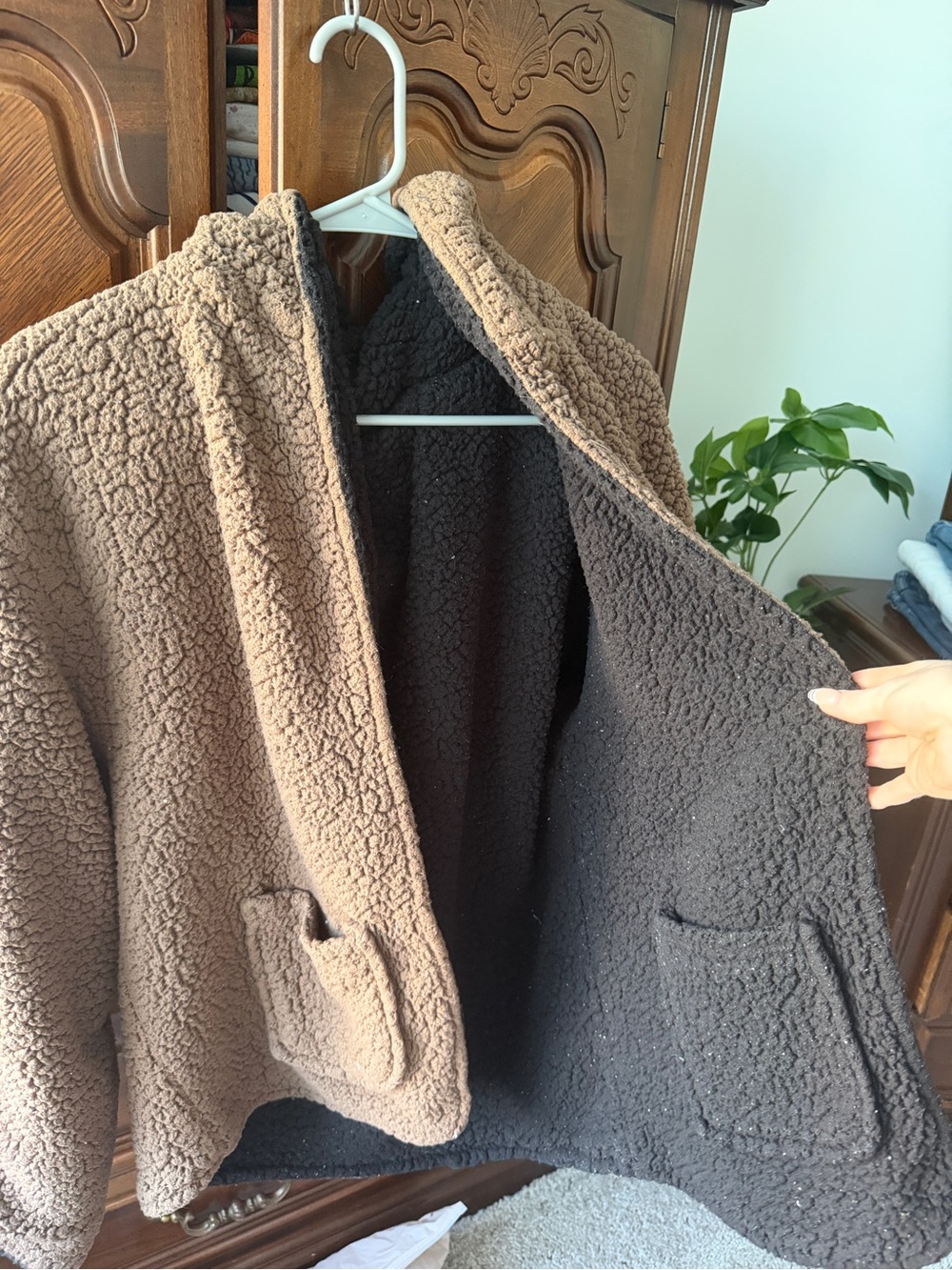 Cozy Teddy Sherpa Jacket - Reversible Brown & Black - Picture 3 of 4
